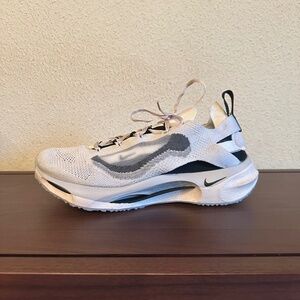 Nike Spark Flyknit sz 11 platinum tint / black / coconut milk